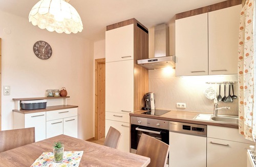 Lunz am See Apartment | Sunny apartment 1 with balcony and views of the garden and mountains