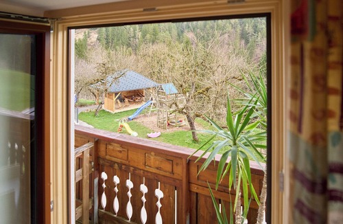 Lunz am See Apartment | Sunny apartment 1 with balcony and views of the garden and mountains