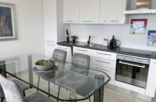 Minusio Apartment | Sunny holiday flat with balcony and magnificent view, near the lakeside promenad