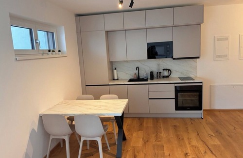 Kaisermuhlen Apartment | Superior apartment - UNO City & Kaiserwasser