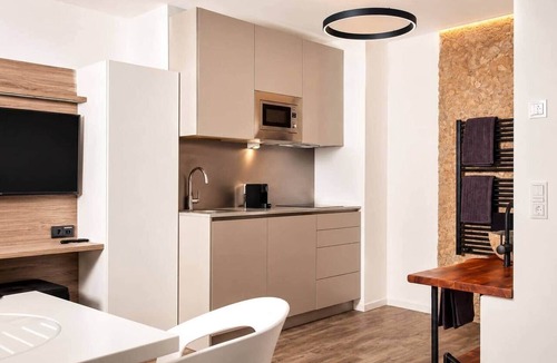 Schmargendorf Apartment | The Faces | Compact Studio | Balcony | 002