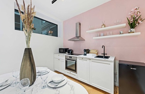 Schottenfeld Apartment | The Royal Hideaway - in the Heart of Vienna