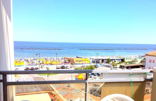 Lido di Pomposa Apartment | three-room apartment in a beachfront condo with a view of the pedestrian walkway