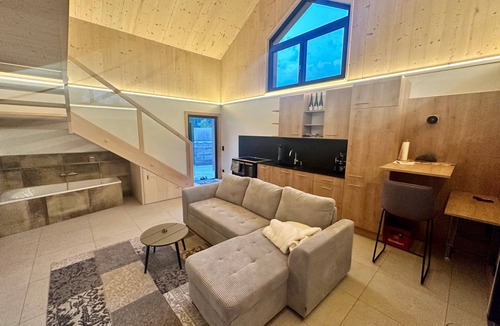 Pischelsdorf am Engelbach House | Tiny House with Private Terrace, Garden, and Wi-Fi