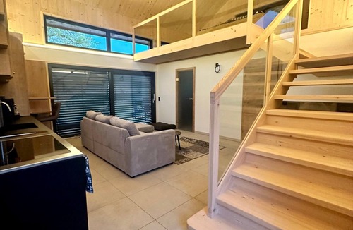 Pischelsdorf am Engelbach House | Tiny House with Private Terrace, Garden, and Wi-Fi