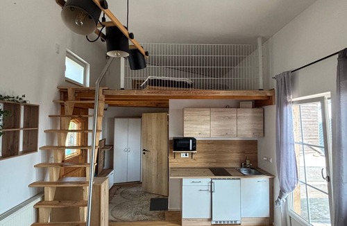 Atzesberg House | Tiny Home 'Ameisberger Haus' with Mountain View, Private Terrace, and Wi-Fi