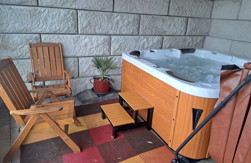 Atzesberg House | Tiny Home 'Ameisberger Haus' with Mountain View, Private Terrace, and Wi-Fi