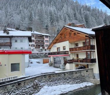 Klosters Platz Apartment | TOP LOCATION - Klosters center - 130m distance to ski lift Parsenn Gotschnabahn and railway station Klosters Platz - direct connection to Davos