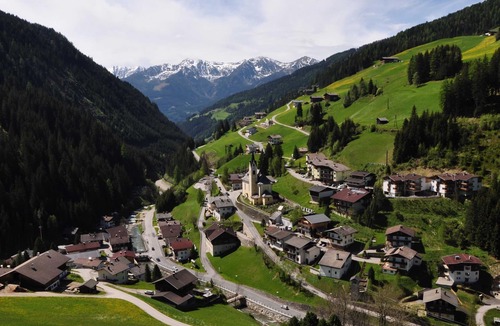 Ausservillgraten Apartment | Two-Bedroom Apartment with Garden - Edelberg Apartments