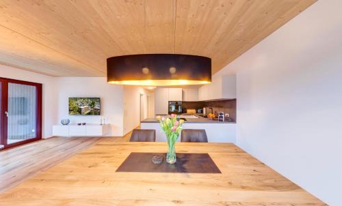 Dornbirn Apartment | Urban-Apartmenthaus zwischen Berg und See