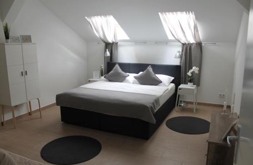 Ottakring Apartment | Urban-Style Apartment STADTHALLE WIEN