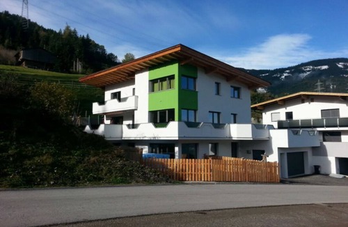 Emberg Apartment | Vacation apartment! Only 300m from the Hochzillertal/Kaltenbach valley run!