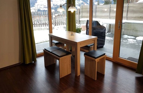 Emberg Apartment | Vacation apartment! Only 300m from the Hochzillertal/Kaltenbach valley run!