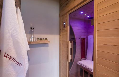 Emberg Apartment | Van's Place, Luxury Apartment