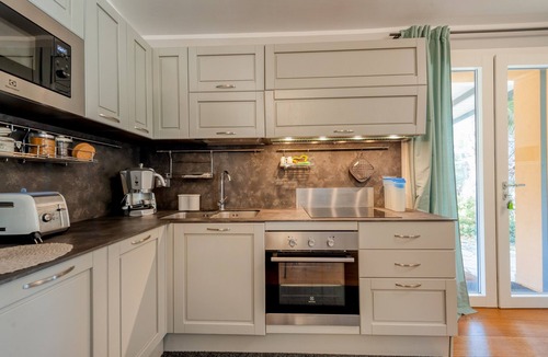 Lecce Villa | Villa 'Dependance' with Shared Pool, Wi-Fi and Air Conditioning