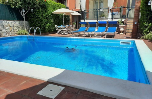 Riposto Villa | Villa Euthalia, between Mount Etna and Taormina