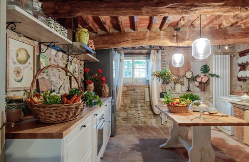 Lucca Villa | VILLA HUGO, Understated Luxury 5 Bedrooms Villa with Pool and a Welcoming Ambience