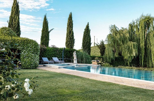 San Gimignano Villa | VILLA IRIS LUXURY SAN GIMIGNANO, 6 EN-SUITE BEDROOMS, SWIMMING POOL, SPA, SAUNA.