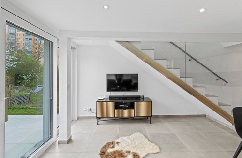 Simmering Villa | Villa Jäger with Heated Pool (Available from 23.03.26) in Vienna, Private Terrace, Balcony, Wi-Fi