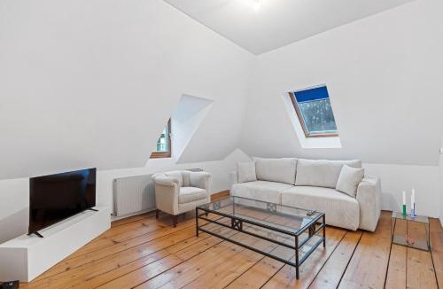Bregenz Apartment | Villa Seeblick 1908 by Stadtlandnest