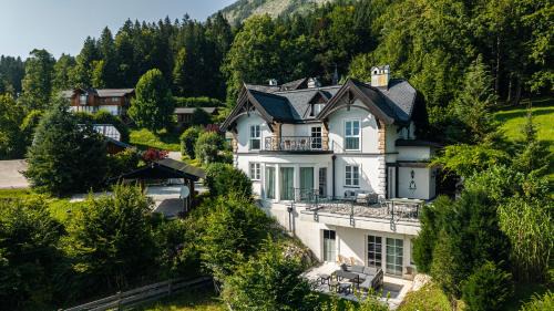 Altaussee Villa | Villa Victoria by Landluft