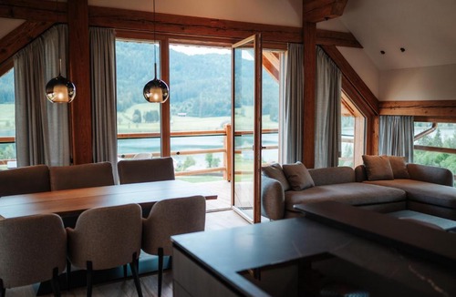 Weissensee Apartment | Weiße Wand