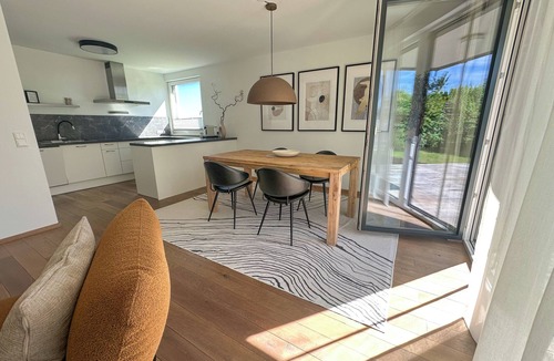 Seekirchen am Wallersee Apartment | WIESENZEIT near Salzburg – 148 m², 3 bedrooms, 2 terraces & private garden