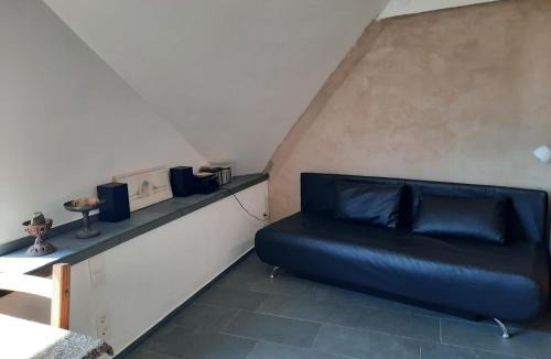 Pitten Apartment | Wohnung in einer kleinen Burg
