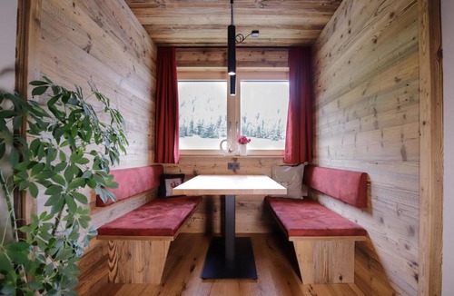 Vals Apartment | WOLF Apartments Padaun - Panorama Mountain Retreat in Tirol