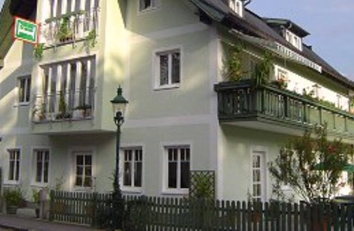 Strobl Apartment | Wolfgangsee, center, near the lake, family vacation, skiing, whirlpool, dogs, SKY-TV