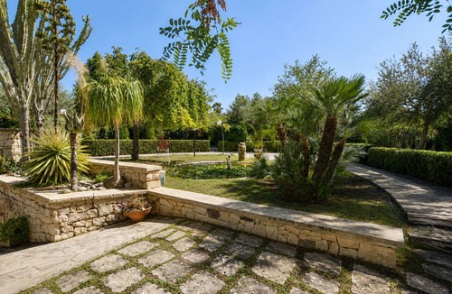 Marina di Modica Villa | Wonderful private villa for 7 people with WIFI, A/C, hot tub, TV and patio
