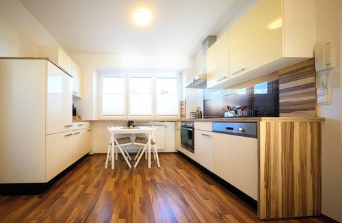 Krumpendorf am Woerther See Apartment | Wörthersee Retreat Krumpendorf: Stylish apartment with flair