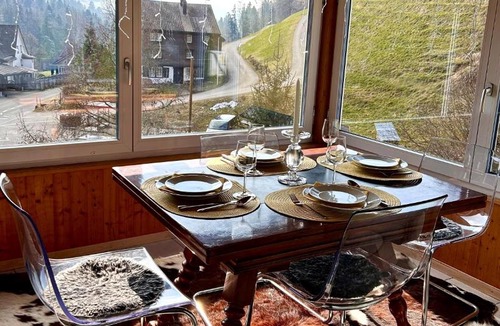 Neckertal Apartment | Wunderschöne Maisonette-Ferienwohnung in stattlichem Toggenburgerhaus
