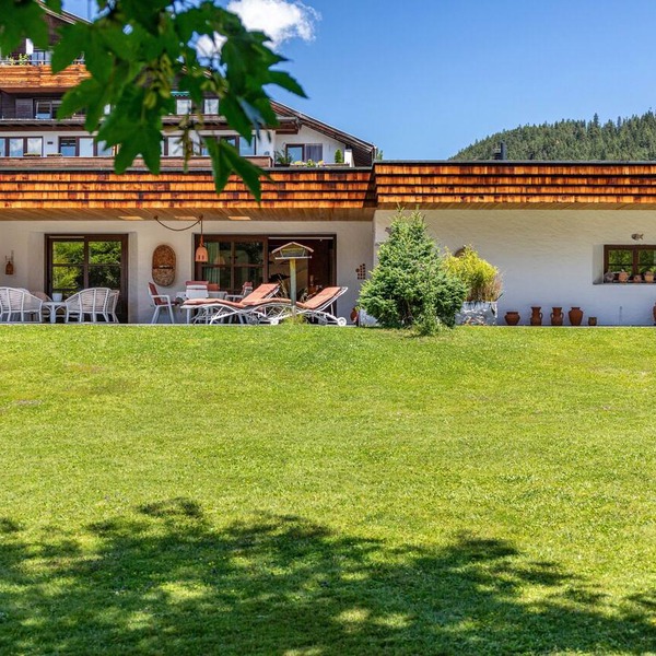 Villa “Mona Lisa” with Mountain Views, Private Terrace, and Wi-Fi