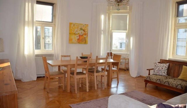 114m2 opt. f. Rent up to max. 6 months directly at U6