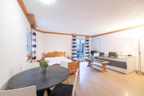 2203 Modernes Studio mit Balkon in Vulpera