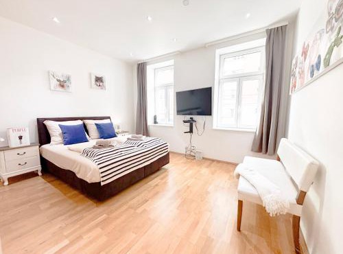 3 Bedrooms, near Hauptbahnhof, 8 People, Kitchen in Vienna