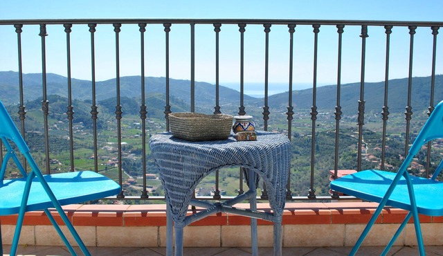 44 Steps Holiday Home - terrace with sea view, equipped kitchen, desk with wifi in Castellabate