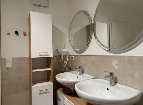 90 m2 Apartment with Balcony & Free Parking