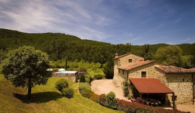 A beautifully restored 17th century mill with lovely pool in Monterchi