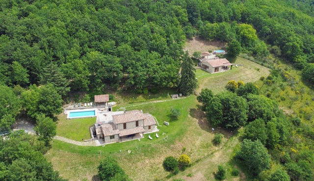 A Great Villa and a Cozy Cottage sleeps 10 with 6 bathroom and 2 pools! Amazing! in Baschi