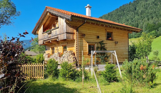 A wonderfully furnished, rustic cabin in the Gosau Valley.