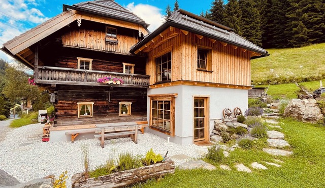 Amazing 4-bedroom chalet in Stadl-Predlitz