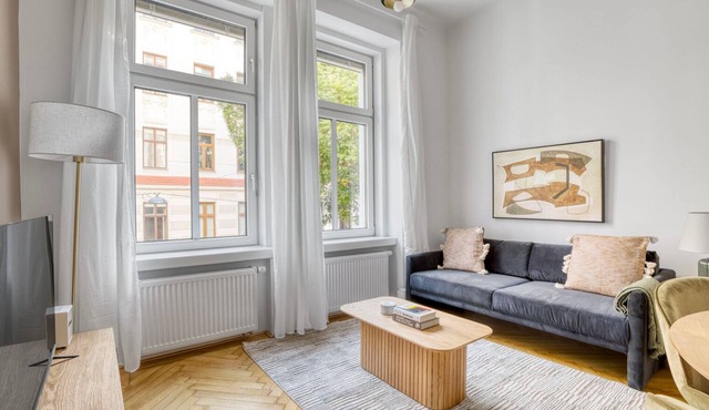 Amazing Josefstadt 2BR w/Elevator, nr Shops & Dining, by Blueground