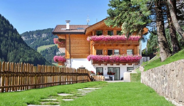Apartment Albert with Mountain View, Wi-Fi, Balcony & Garden in St. Christina in Gröden