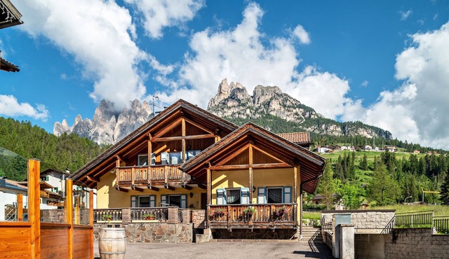 Apartment 'Davide ' with Mountain View, Private Garden and Wi-Fi in Pera di fassa