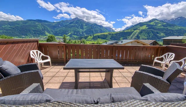 Apartment in Apart-Hotel complex, panoramic views, sunny location, swimming pool