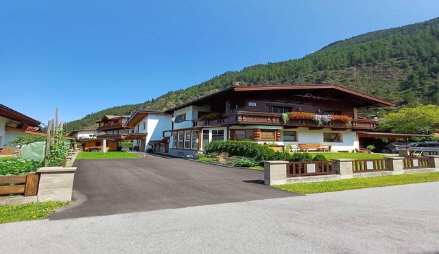 Apartment in Ski Paradise near Trails