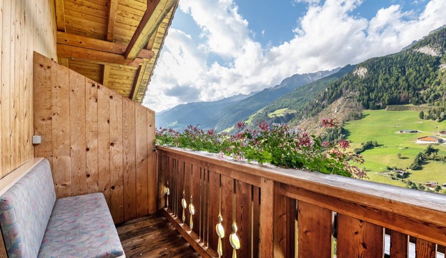 Apartment "Glocklechnhof Sonnenschein" with Mountain View, Garden, Balcony & Wi-Fi in Steinhaus in Ahrntal
