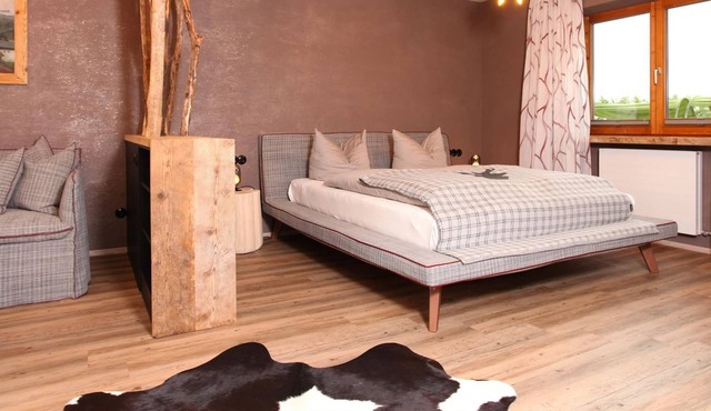 Apartment / living room / shower, WC, Gipfelstürmer - Landhaus Bromm in Riezlern